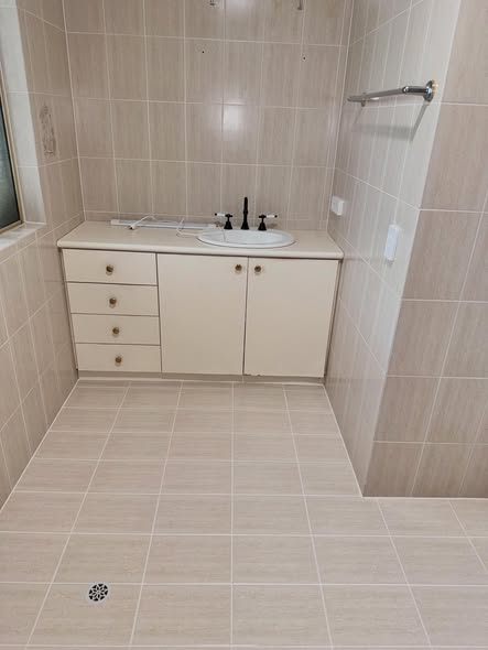 Bathroom after it has been regroutined in Kingsley